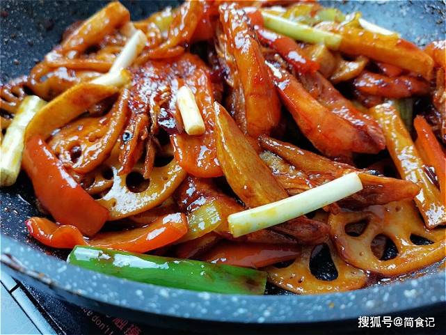 香辣|香辣开胃又下饭，一次20只不够吃大虾别再水煮了！教你新做法