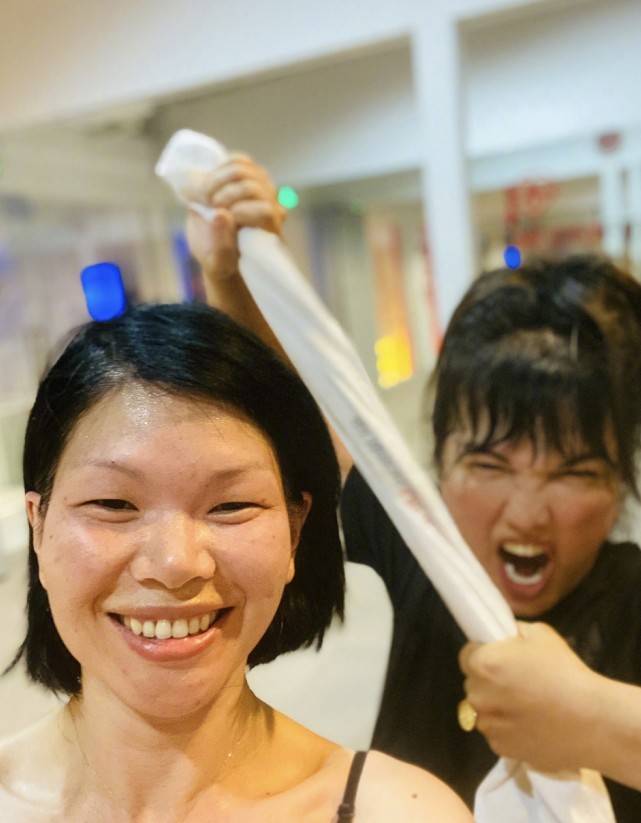 活动|“世界最丑超模”吕燕带娃出席活动，混血儿子和妈妈不同，颜值高