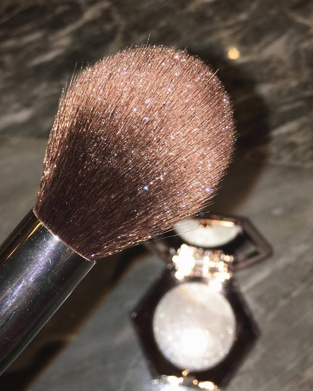 一面|高级感一扫就有，让你一面变立体脸的神器 —— 高光