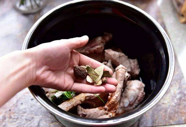 怎么炖出软烂的肉 c28b09adc18744ae888646db336d65fa.jpeg