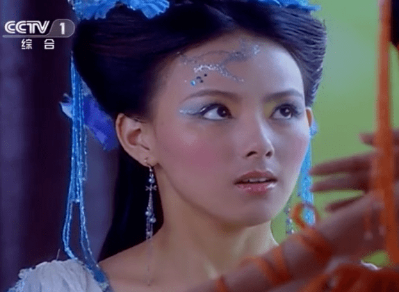 显得|曾胖成男友两倍宽的蒋欣，怎么突然瘦成这样了…