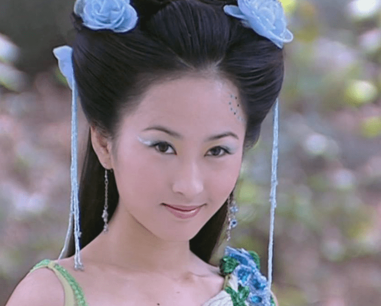 显得|曾胖成男友两倍宽的蒋欣，怎么突然瘦成这样了…