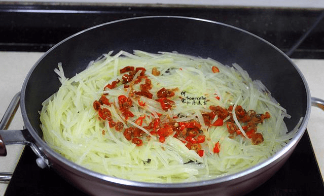 怎么样才能不粘锅放盐 07606abebabe46a59a04041fa0371767.png