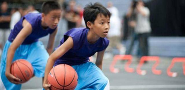 身高|女版姚明横空出世？看完女孩父母不淡定了13岁女孩身高2.21m