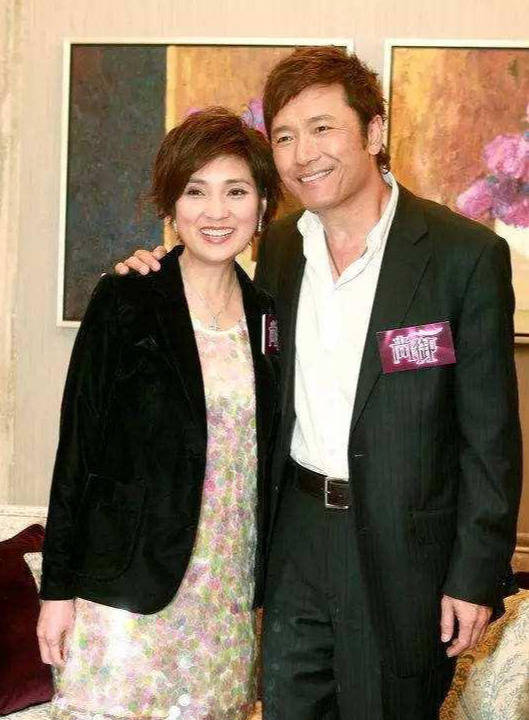 男友|原创苗侨伟夫妻结婚30年，男方曾和梅艳芳恋爱，戚美珍曾被周星驰暗恋