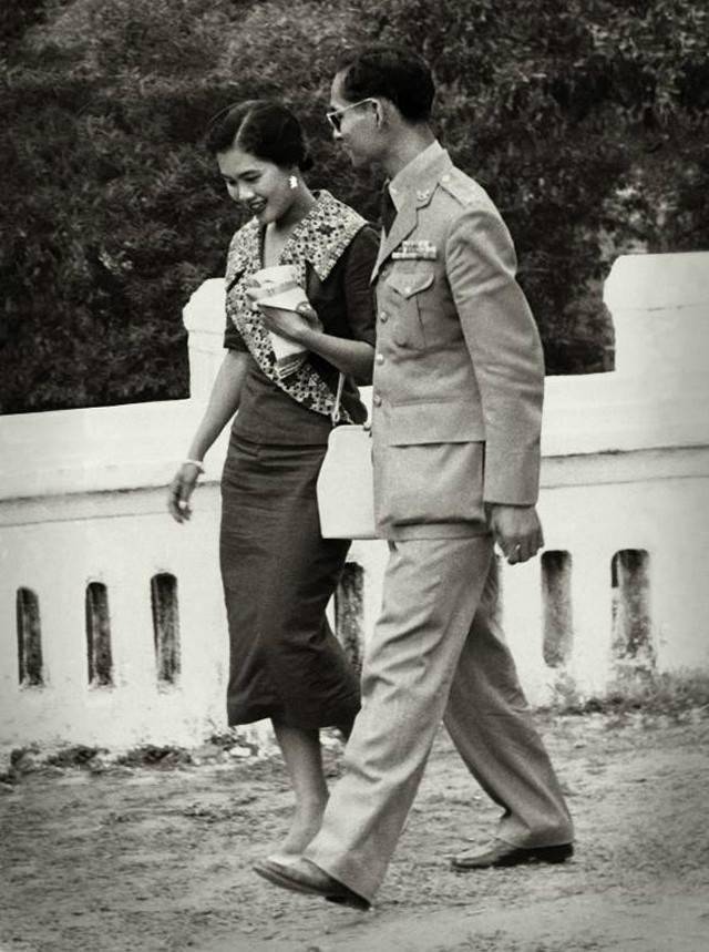 普密蓬·阿杜德|泰国诗丽吉王太后真的美吗？看了照片后感叹她简直惊艳了时光