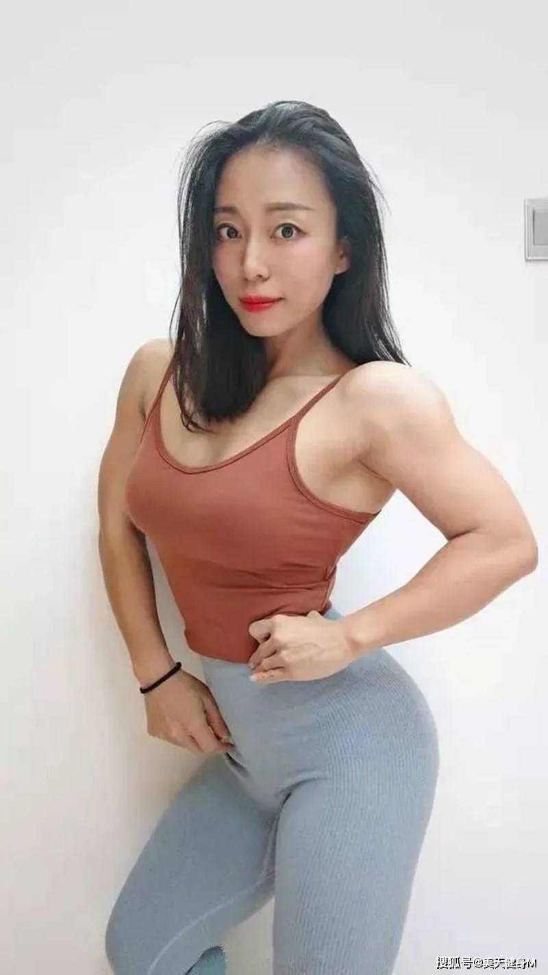 天津女老師走紅，身材秒殺體育老師，魅力十足！你還敢逃課？ 健身減肥達人 第3张