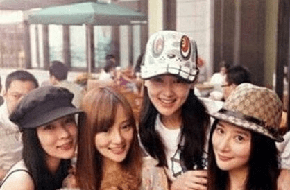 甘薇被曝拍卖名下豪宅,离婚后曾自曝养不起娃