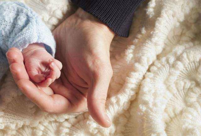 水流|实际上是身体出现问题，妈妈们注意到了吗宝宝口水流成“河”