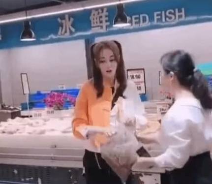 马尾|“哪吒头”过时了,看迪热巴的“双马尾”变少女,路人:美到爆!
