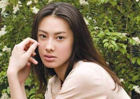 梁洛施為他生下3子卻得不到名分，對小26歲的女友卻相當寵愛 娛樂 第2張