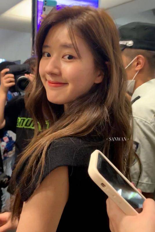 姐姐|赵露思生图脸大腰粗，与精修图判若两人，显胖的她很吃亏