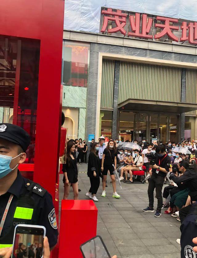 姐姐|赵露思生图脸大腰粗，与精修图判若两人，显胖的她很吃亏