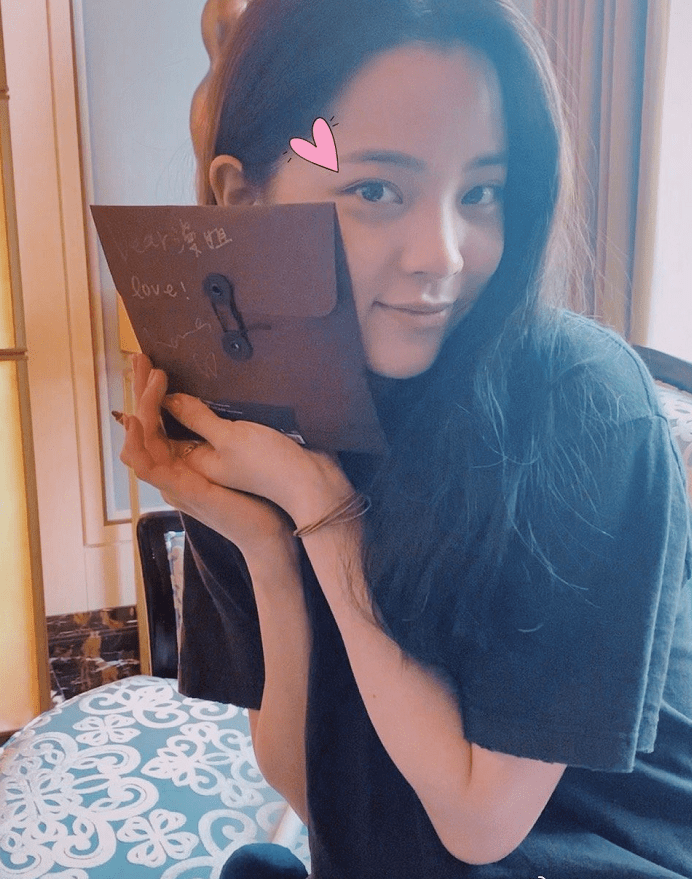 陈漫|素颜也美的女明星不多了，欧阳娜娜褪下浓妆艳抹之后更显温柔