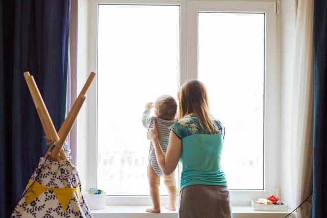 水流|实际上是身体出现问题，妈妈们注意到了吗宝宝口水流成“河”