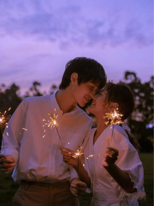 婚纱照烟花_婚纱照夜景烟花(3)