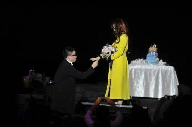 陈秋莳|原创张靓颖和前任离婚后,新男友就迫不及待宣誓主权了?