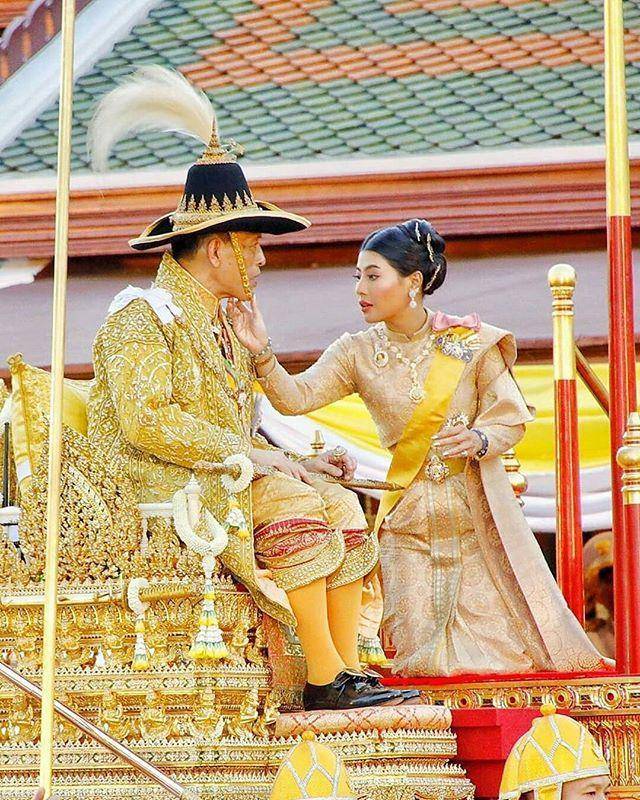 Siri|泰王二公主太飒了！在法国参加赛马，国王爸爸却在德国喜迎诗妮娜