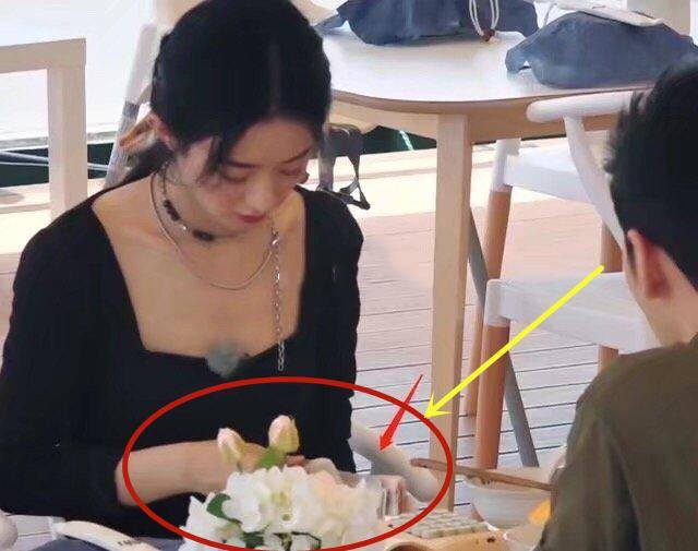 黄晓明|原创把尝完的刨冰吐回碗里,赵丽颖《中餐厅》被吐槽生活习惯糟糕