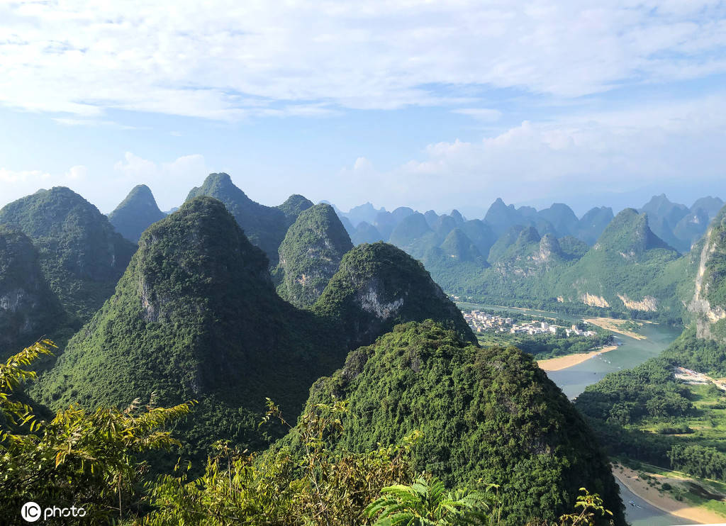 赴广西壮族自治区旅游,观漓江优美风光