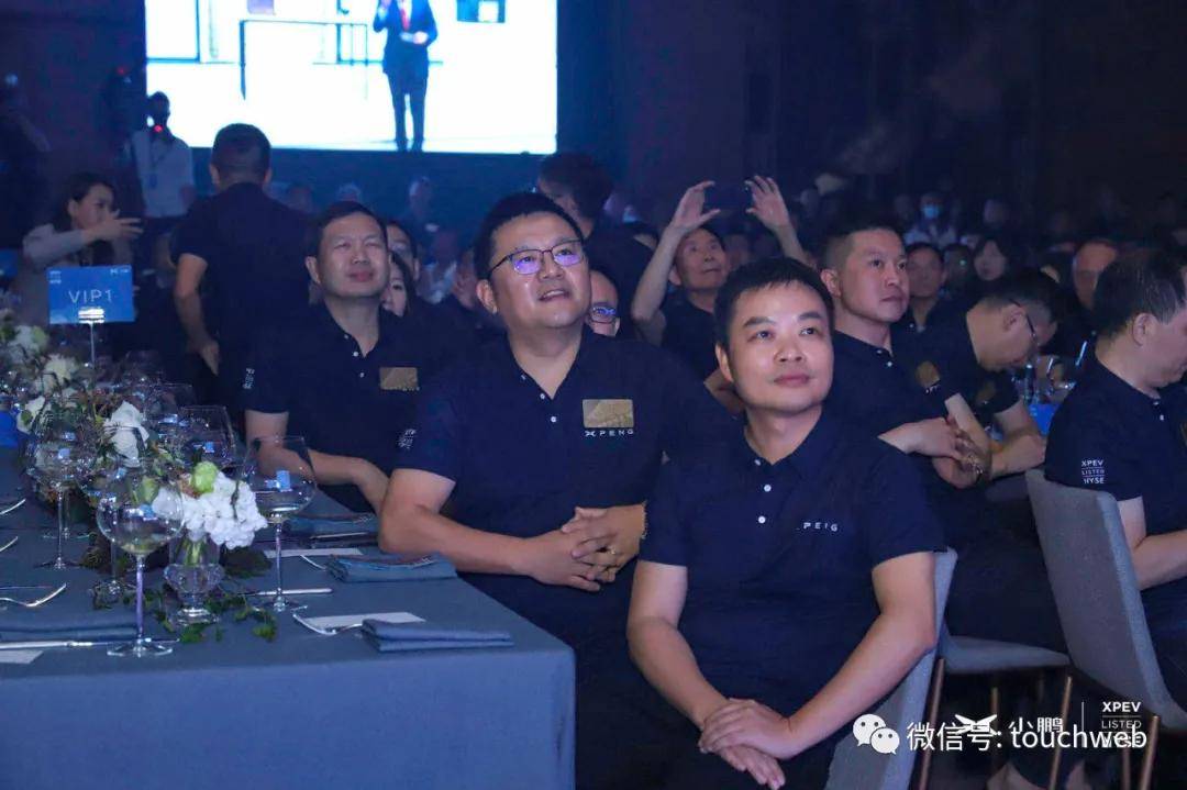 何小鹏|专访小鹏汽车CEO何小鹏：雷军以前是导师 现在更像大哥