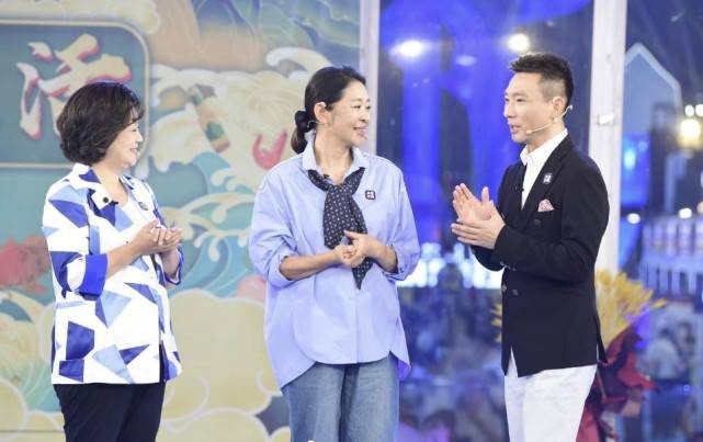 鞠萍|倪萍、鞠萍两位姐姐同框：俩名嘴汇聚一堂，54岁鞠萍越来越有韵味