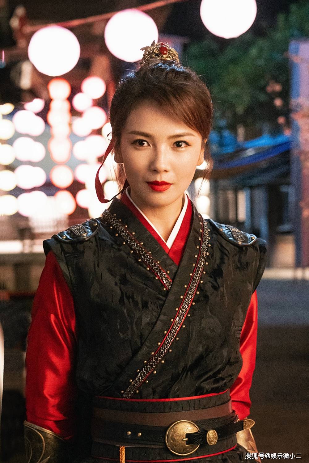 刘涛女侠造型超飒来袭 红衣高马尾演绎别样江湖