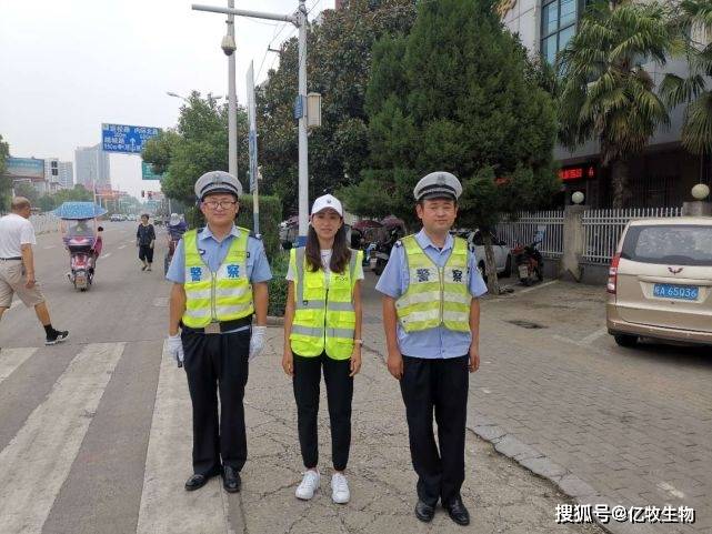 庐江:组织"江淮义警"志愿者,开展开学季护学岗活动