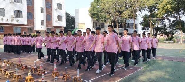 岳阳市第十五中学新生军训:学子展风采 青春铸芳华