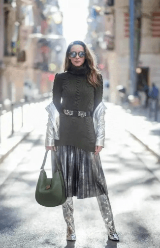 服装|女人过了45岁，少穿黑白灰！多穿这5种“颜色”，非常显气质