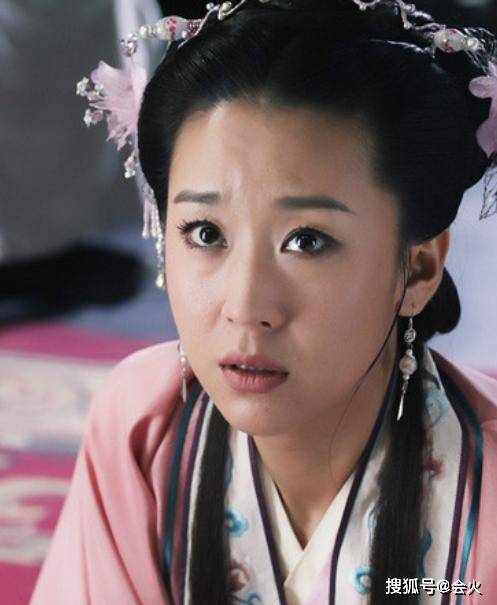 豪宅|原创苗圃街边吃面条很朴素，嫁大21岁老公住宽敞豪宅，生活却接地气