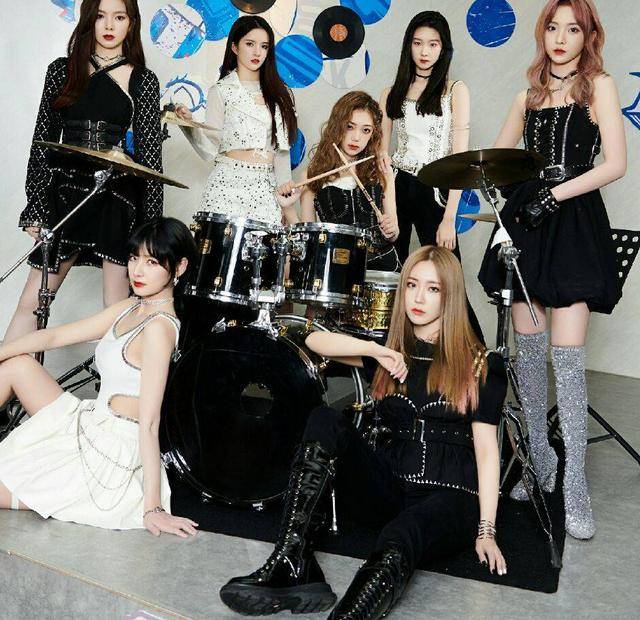 少女|硬糖少女9月行程都是集体行动，哇唧唧哇是真的擅长打造团魂