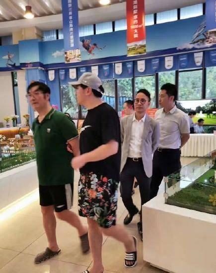 取名鬼才！沈腾与妻子海南开公司，看到公司名
