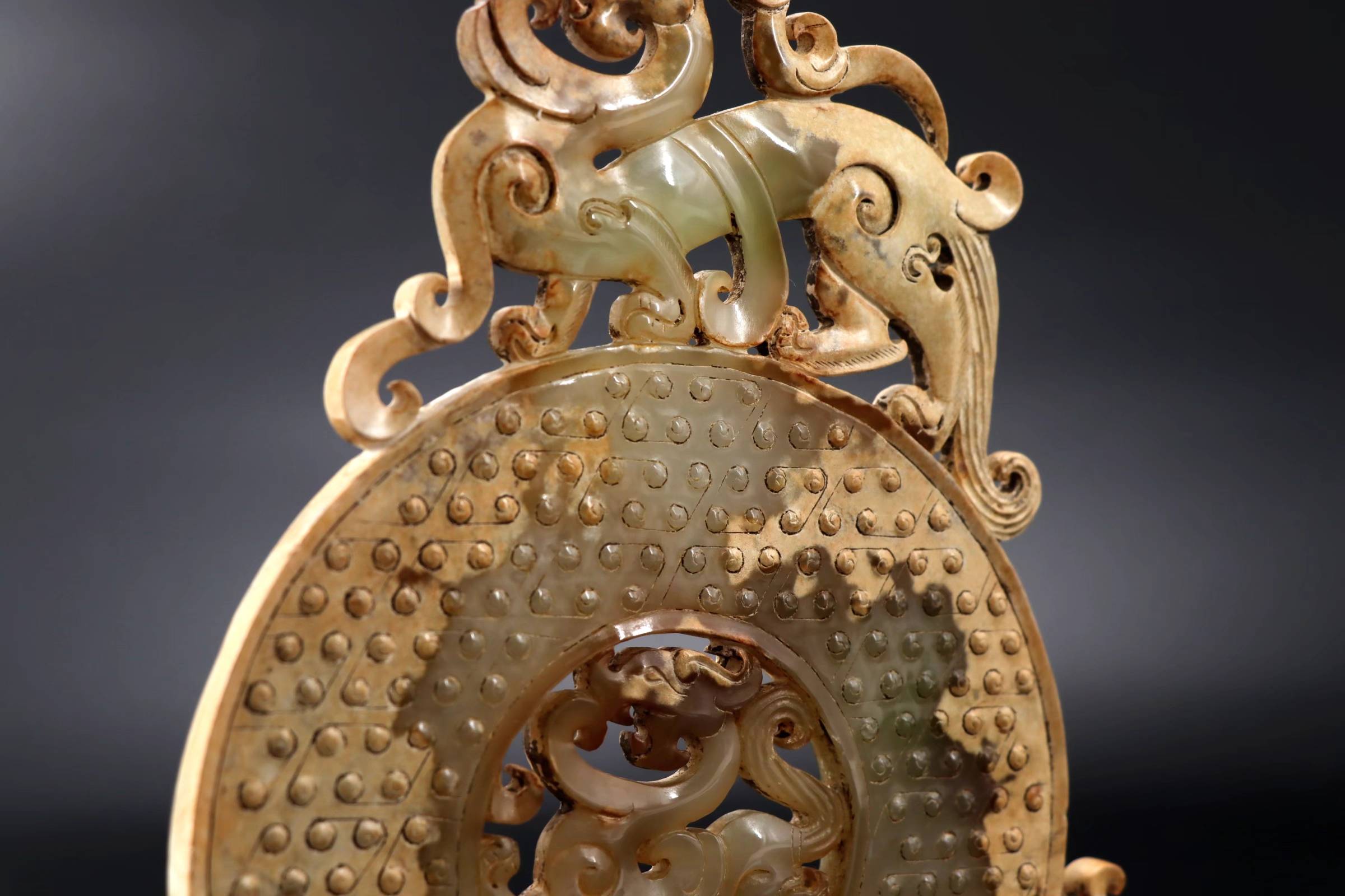 dragon|多禄溙拍卖行｜史上的一座巅峰：汉代出廓玉壁