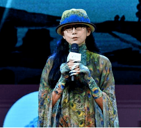 独自吃冰棍被围观“审判”央视主播张宏民犯什么错