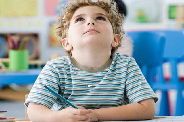 孩子|出现了这8个征兆，说明孩子内心很自卑，家长及时引导很关键