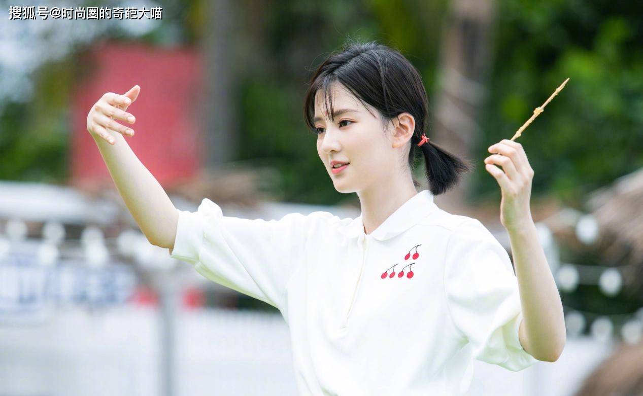 赵小棠|赵小棠为变美而放弃颜值,泥巴糊脸也不在意,难怪一直都白到发光