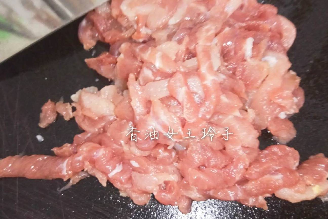 木耳肉丝胡萝卜一起炒叫什么 b022aa70aa4e4013962baa1654344803.jpeg