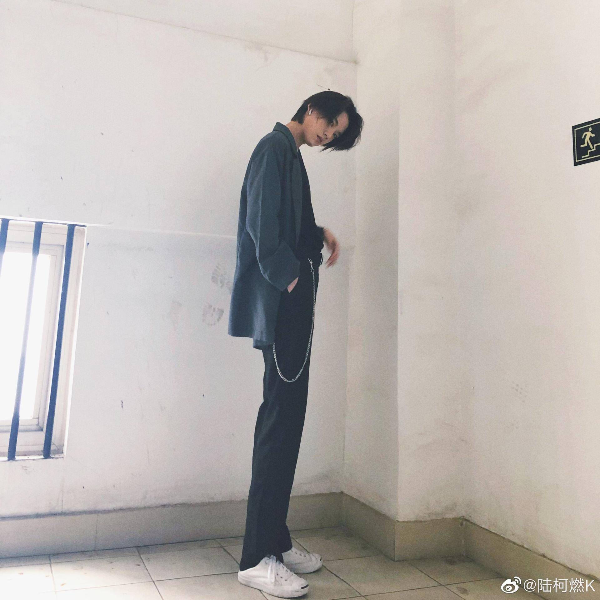 李斯丹妮|揭秘为啥李斯丹妮、蔡徐坤、权志龙穿着 Balenciaga Prada新潮流看来很高级？