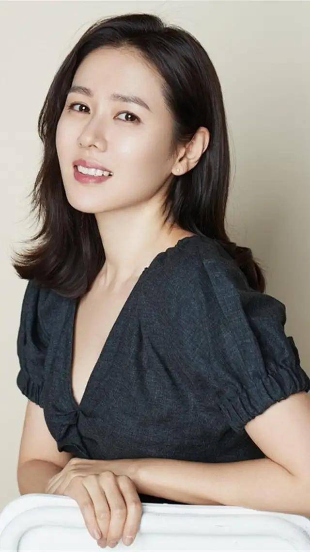 美容|花大价格买美容仪？不如学会这些简易的脸部按摩法，跟浮肿说再见