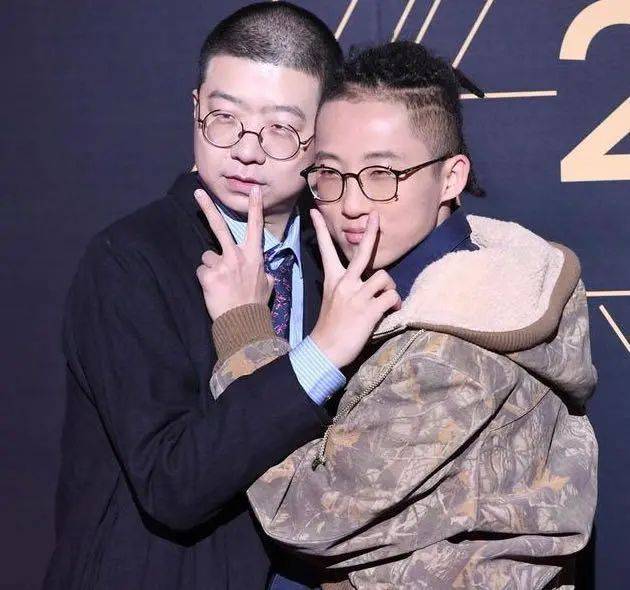 他说“很少有明星，拿自己的粉丝当朋友”，后