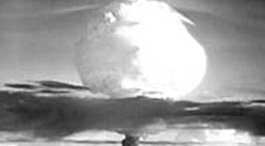 原子弹谁先有的 194112245b714c209e754a1638f4c214.png