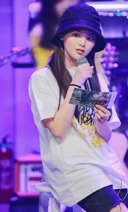 村姑|从村姑到公主，杨超越是如何实现逆袭的？看完后我也明白了