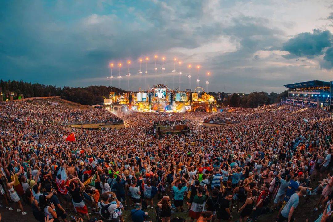 在tomorrowland比利时主站的主舞台有过演出经验的幸运儿