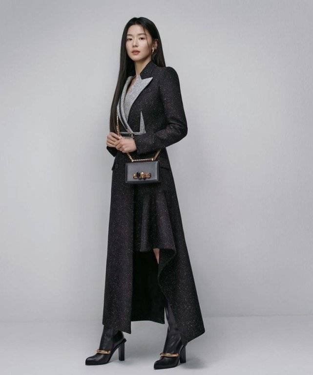 颜素颜|全智贤婚后生活也一样！顶级神颜素颜被老公嫌弃，完美身材也怕胖