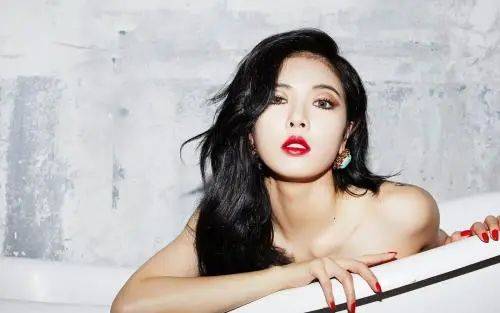 凹凸|泫雅黑吊带尽秀丰满性感身材！肤白娇嫩凹凸有致魔鬼身材