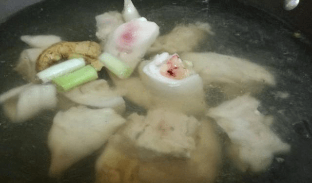 啤酒炖猪蹄先放啥 1df3ea3b77ba46f8af916d5eae0798f9.png