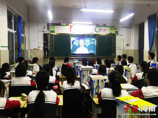 一线|许昌实验中学组织返校学生观看2020年《开学第一课》