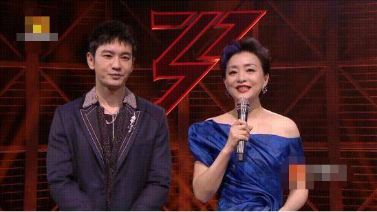 杨澜|52岁杨澜＂出山＂回主持台！穿性感礼服惊艳开场，比＂浪姐＂美