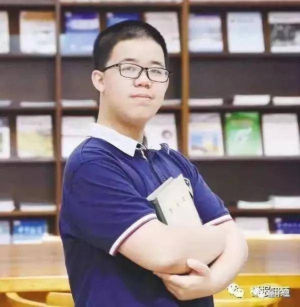 第二位：王展鹏，同样保送北京大学，来自绍兴市第一中学的高二学生。△